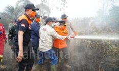 Pastikan Karhutla Terkendali, Gubernur Al Haris Turun Langsung ke Sarolangun dan Minta Helikopter Waterbombing
